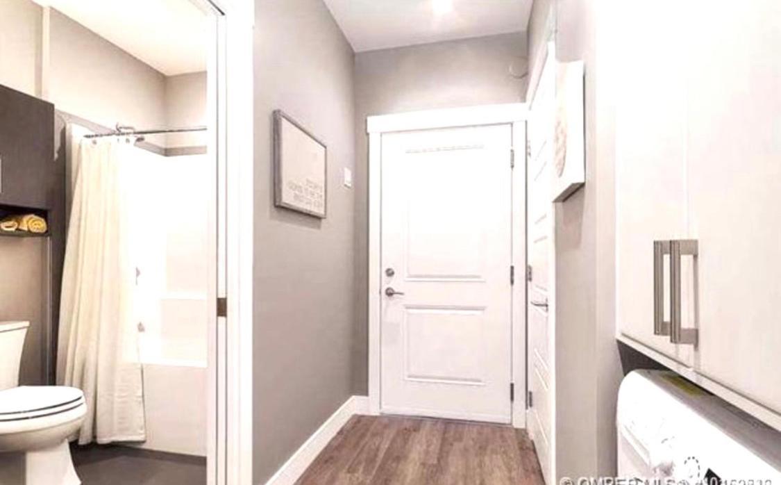 Apartamento Modern And Cozy Courtyard View Kelowna Exterior foto
