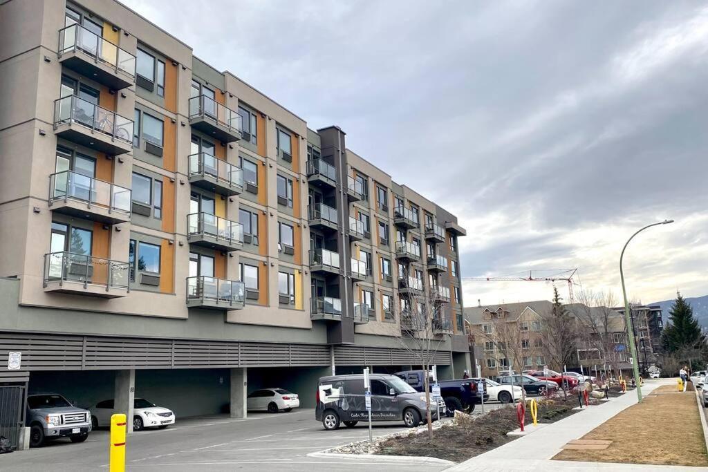 Apartamento Modern And Cozy Courtyard View Kelowna Exterior foto